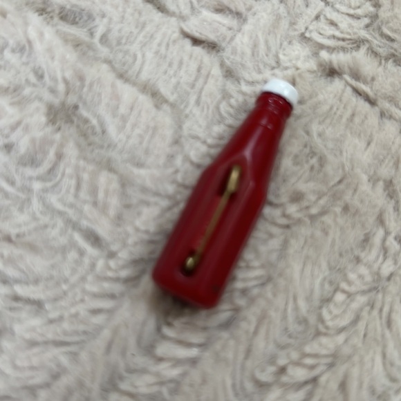 Heinz ketchup miniature bottle pin - Picture 9 of 16